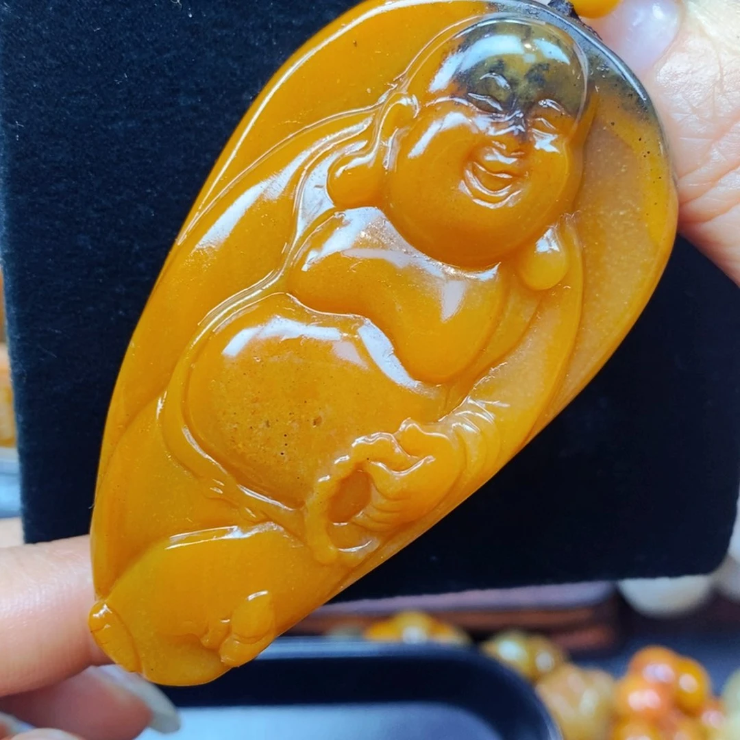 未镶嵌石英质玉（黄龙玉）颈饰