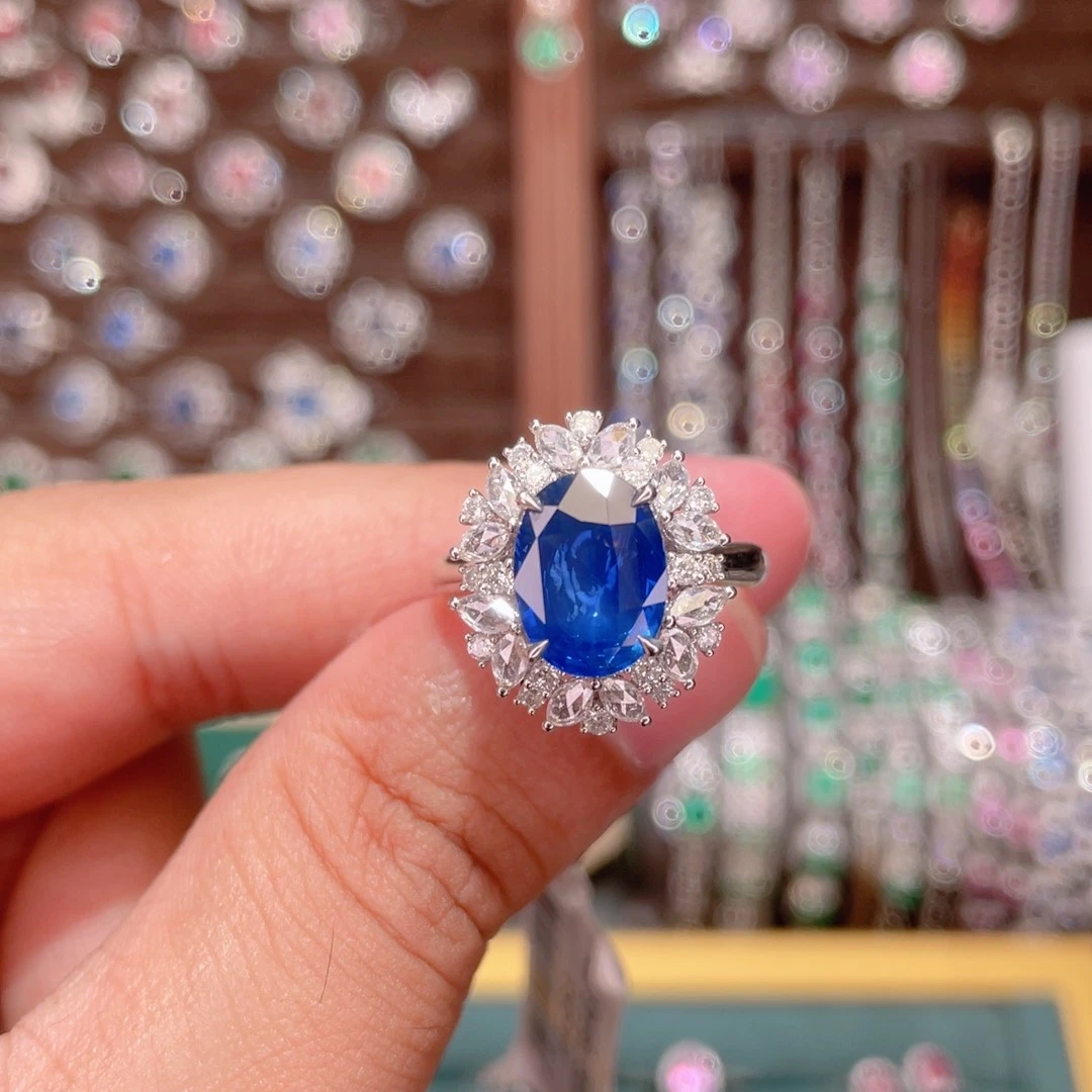 18K金镶嵌戒指祖母绿3.12ct 皇家蓝