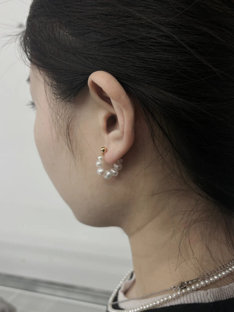 724.天然珍珠小米珠耳钉