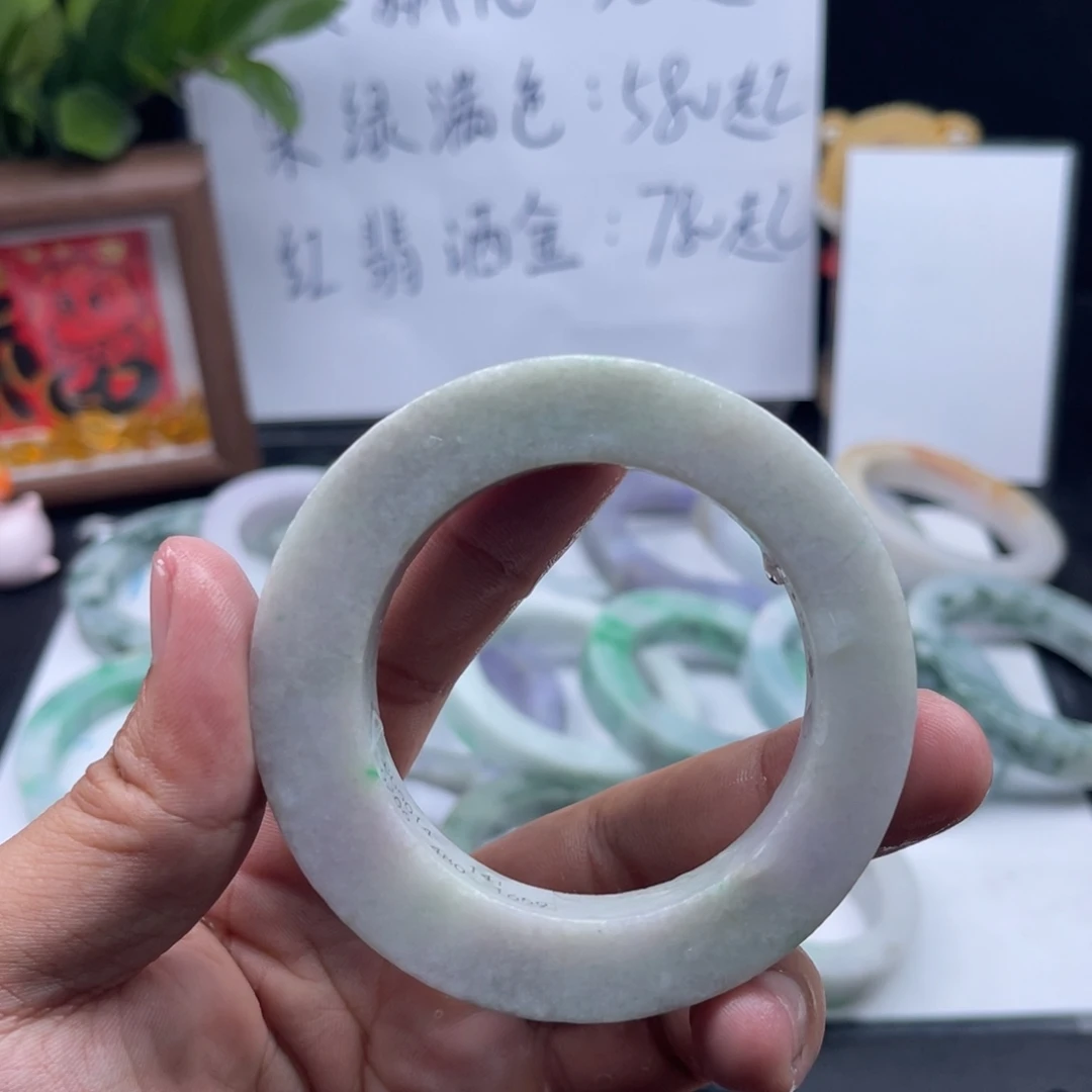 定制翡翠未镶嵌手镯