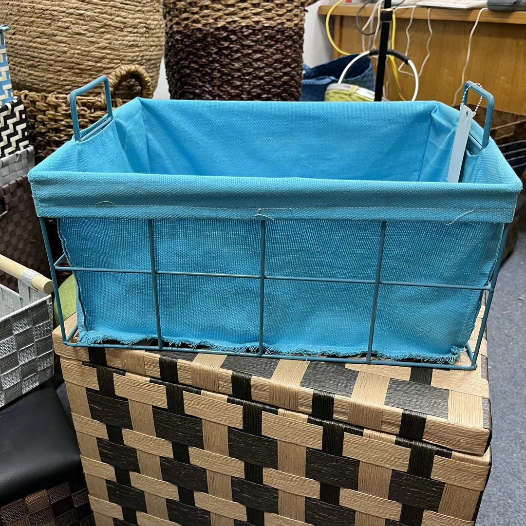 1161号铁艺收纳框42*32*19（有瑕疵介意勿拍）