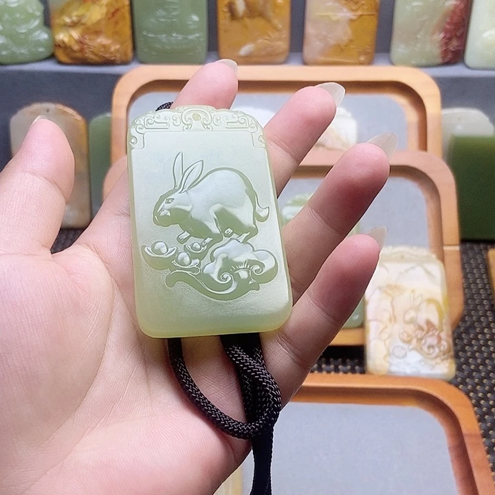 石***)新疆昆仑山脉料兔