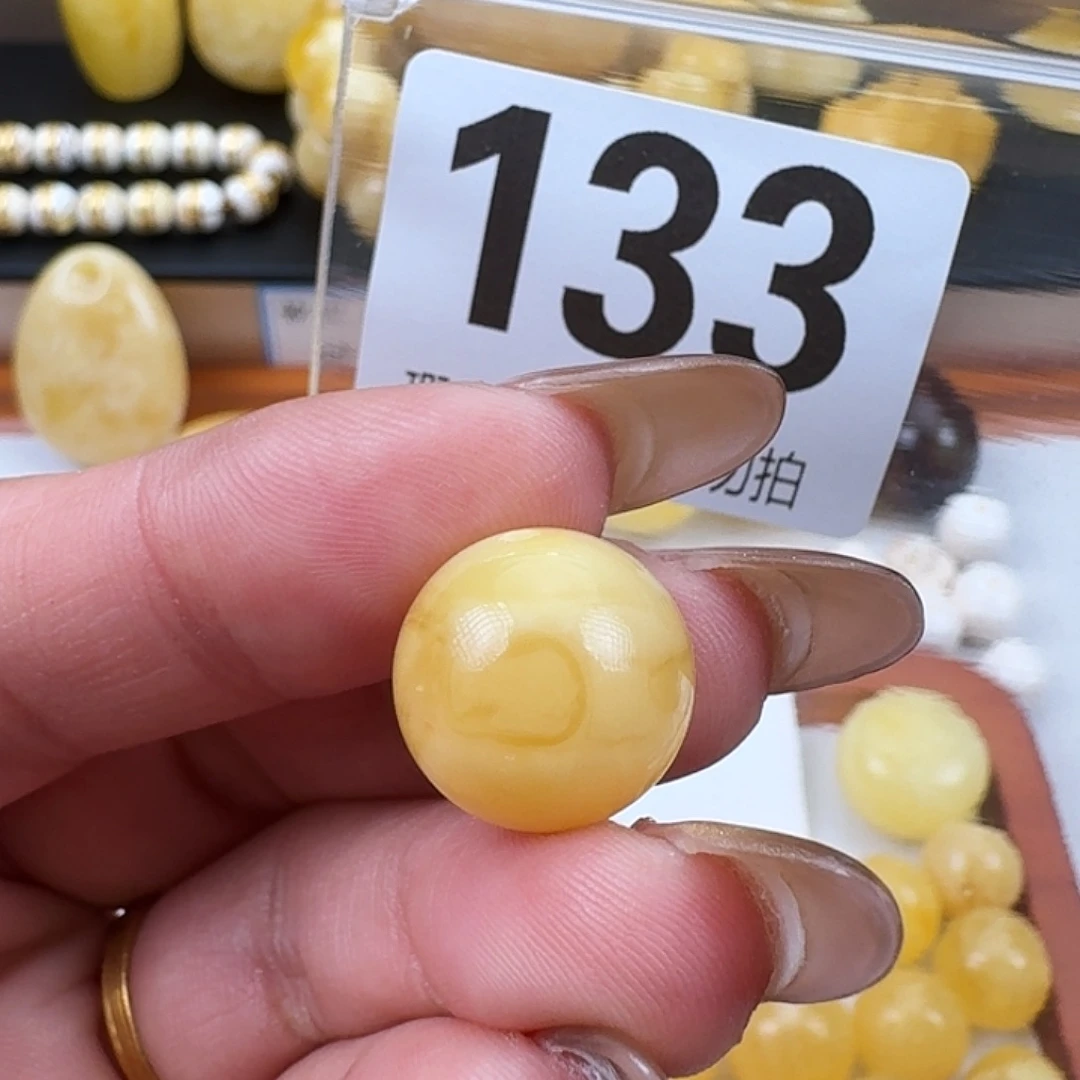 琥珀未镶嵌裸石14.7孔微瑕