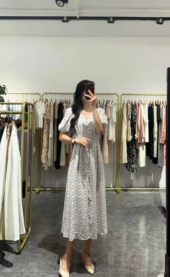 季候风夏季新品女装优雅气质V领碎花连衣裙时尚通勤雪纺裙SE3698