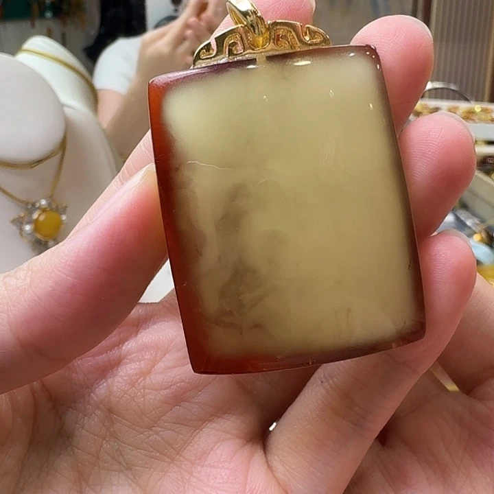 琥珀未镶嵌颈饰吊坠