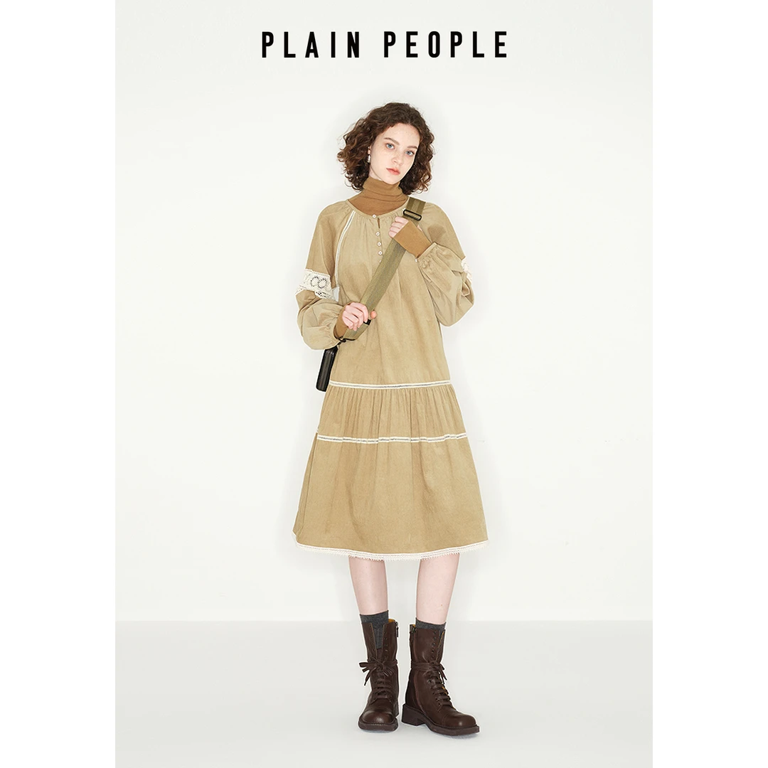 法式复古学院风灯芯绒蕾丝拼接连衣裙女2024冬季新款UD0303D11