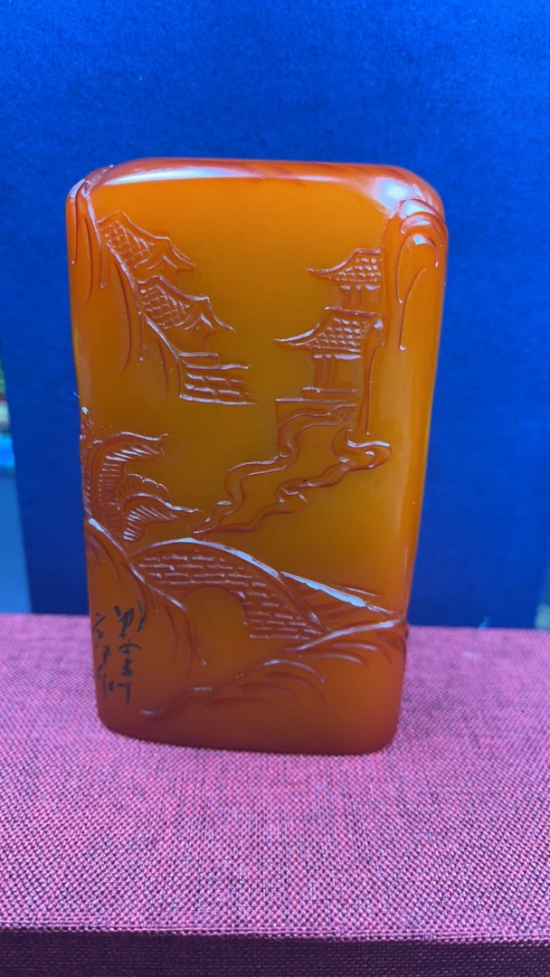 寿山石老红田印章摆件