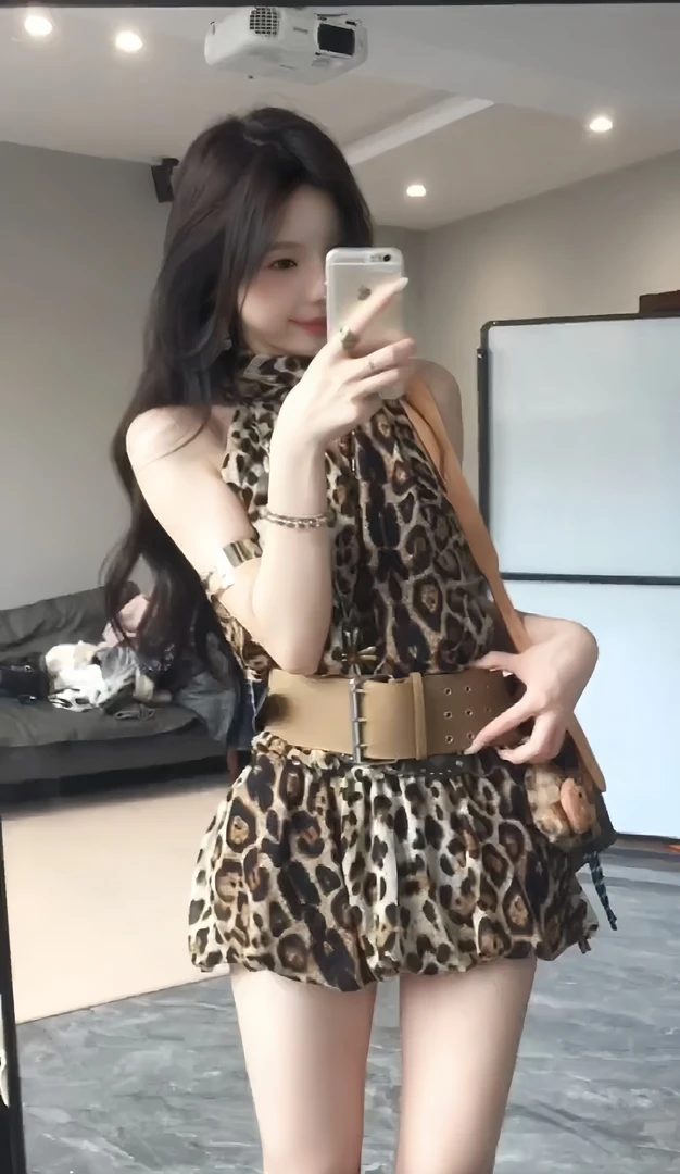 豹纹挂脖吊带连衣裙女夏季甜辣妹包臀裙高冷御姐风不规则抹胸裙子