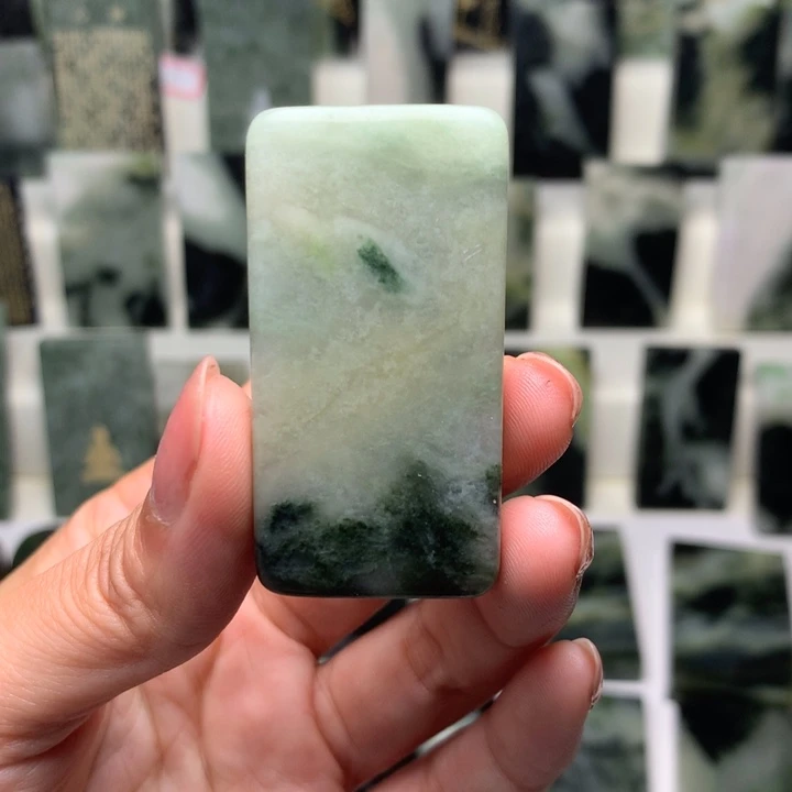 独山玉颈饰未镶嵌