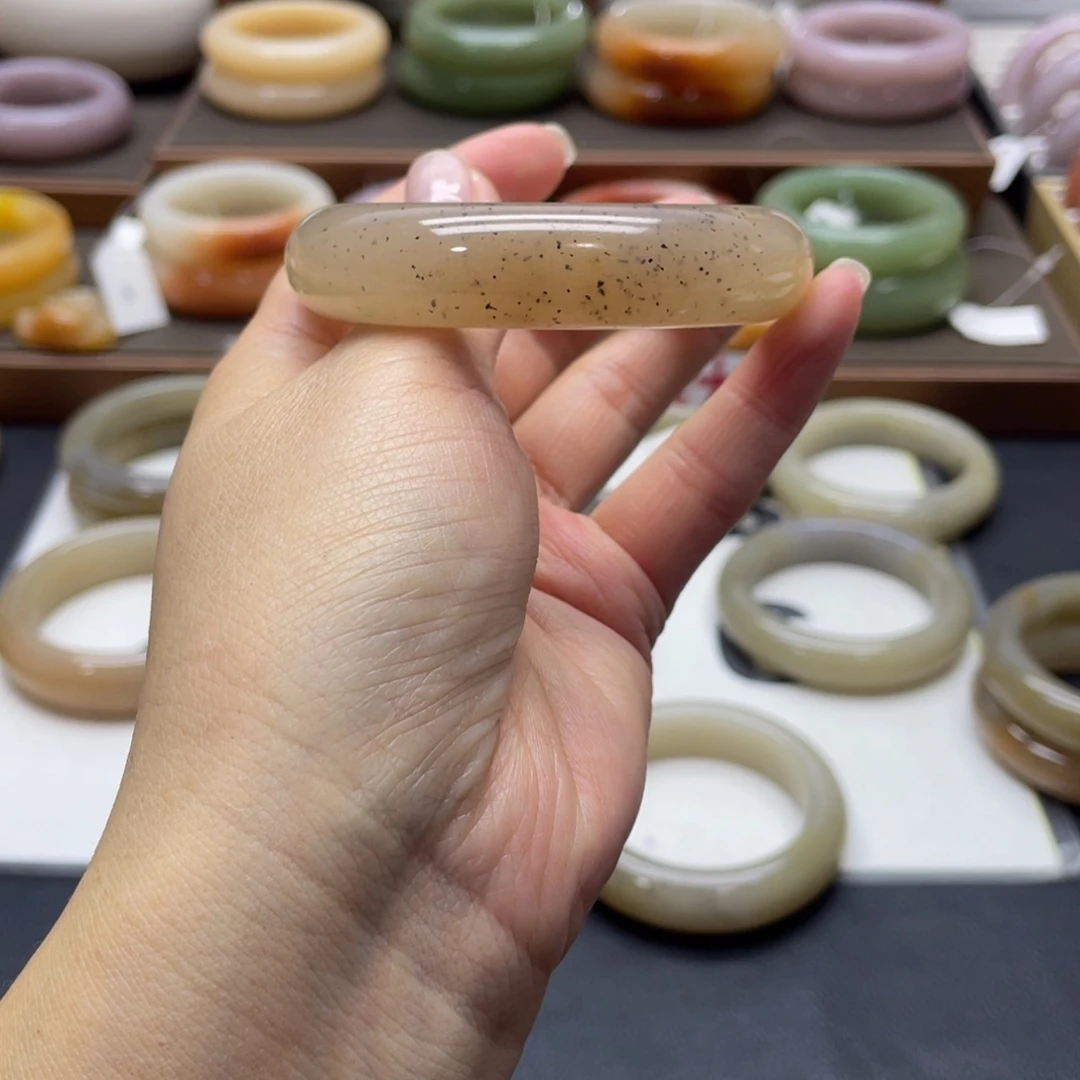 石英质玉手镯未镶嵌：***康