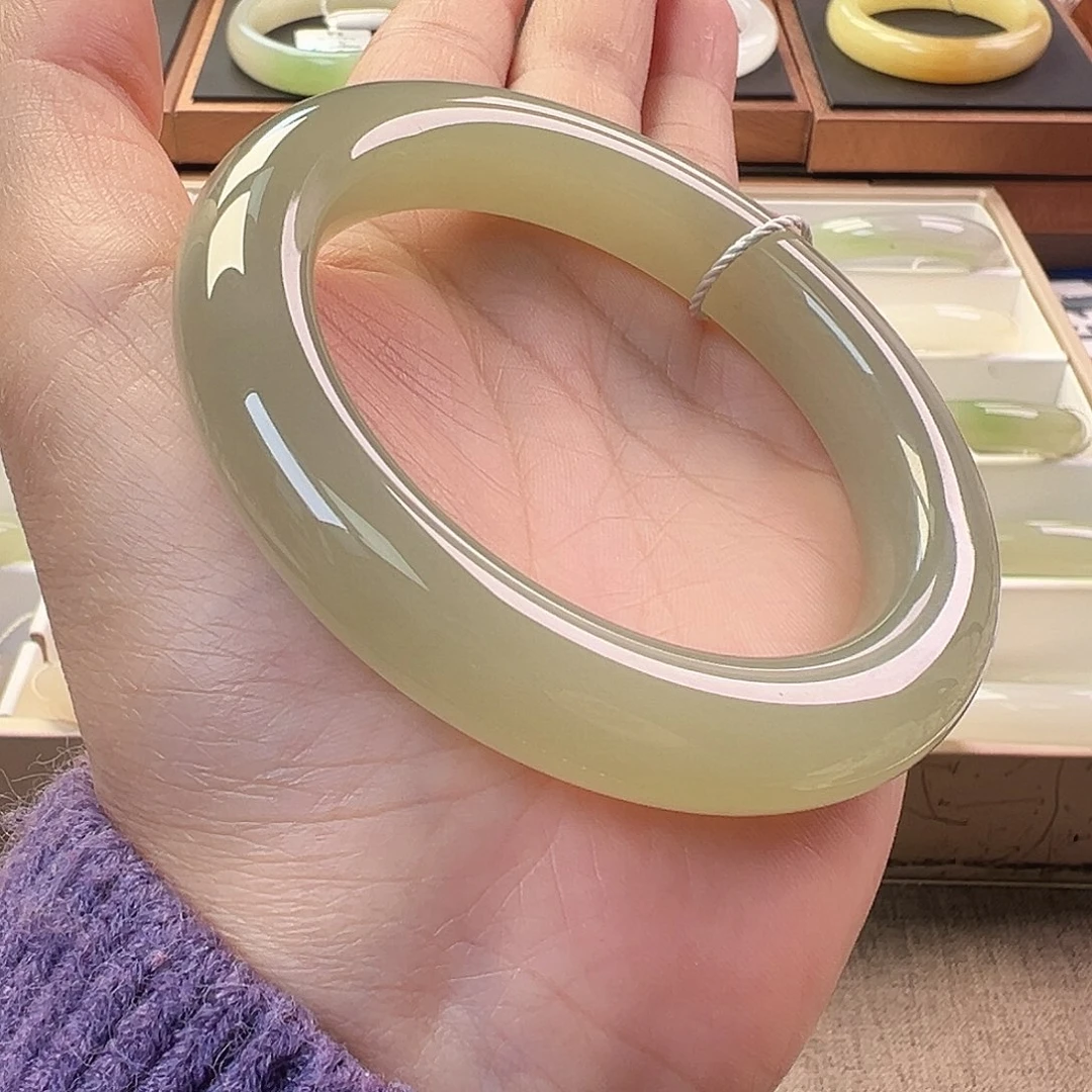 和田玉未镶嵌手镯