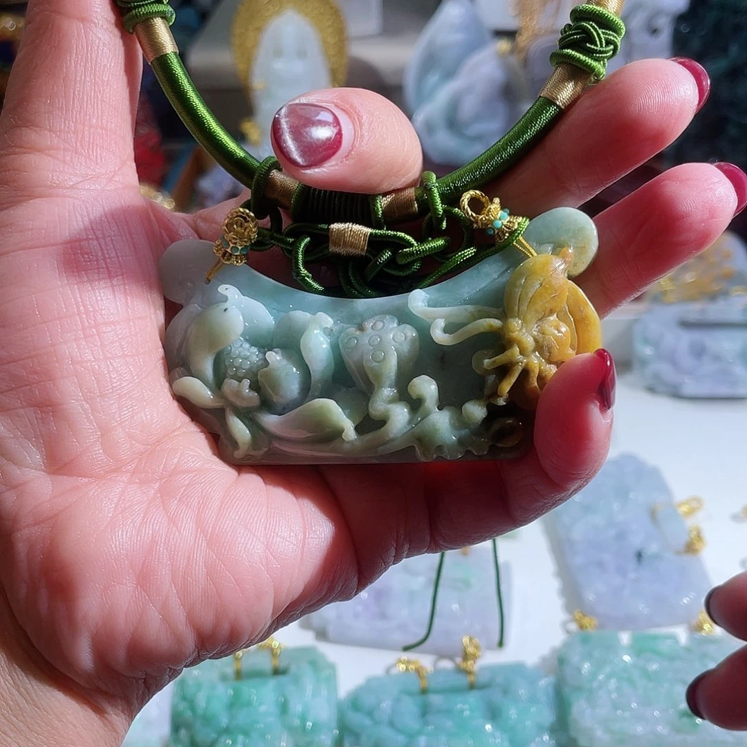 翡翠颈饰未镶嵌蝶恋花防古锁