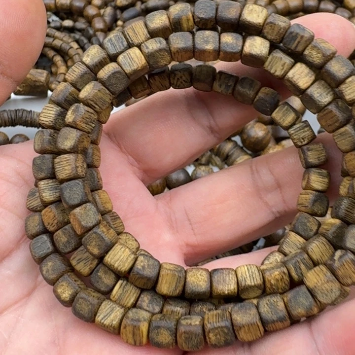 吉***，手串沉香乌身手串14克加