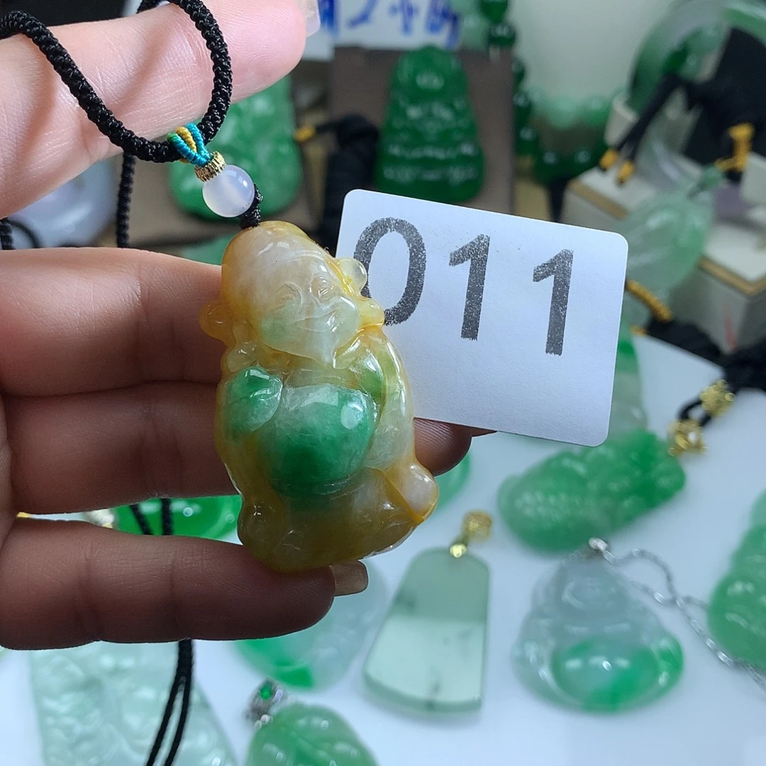 翡翠未镶嵌吊坠(赠链)