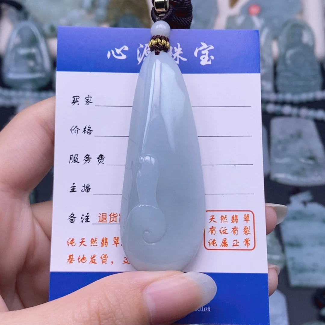 翡翠未镶嵌颈饰悟道