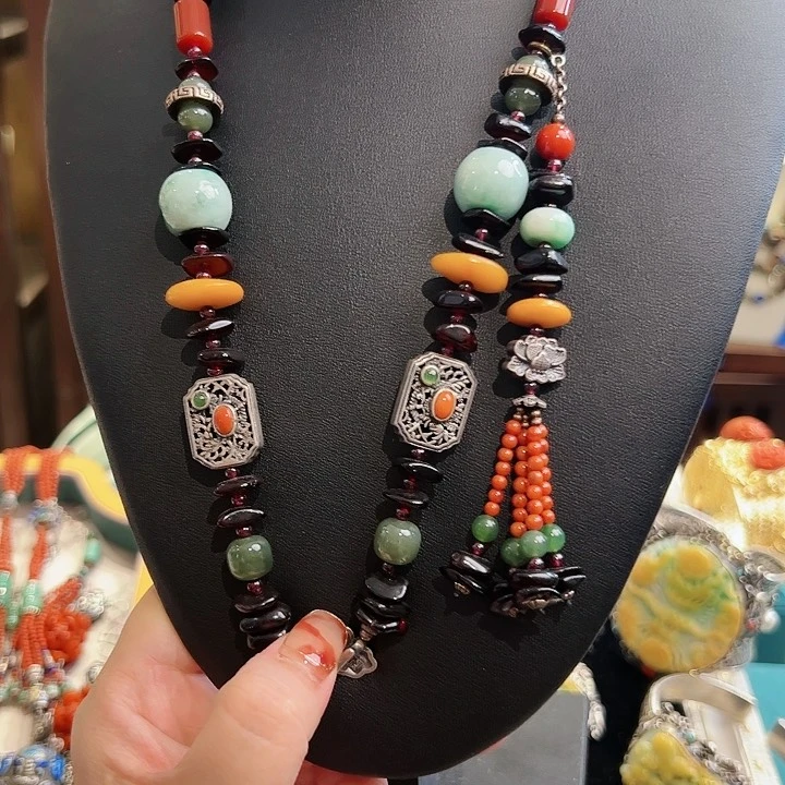 琥珀颈饰未镶嵌古风