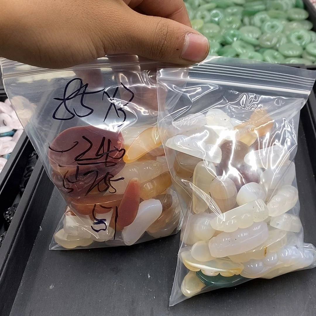 玛瑙/玉髓未镶嵌珠宝半成品伊**兮