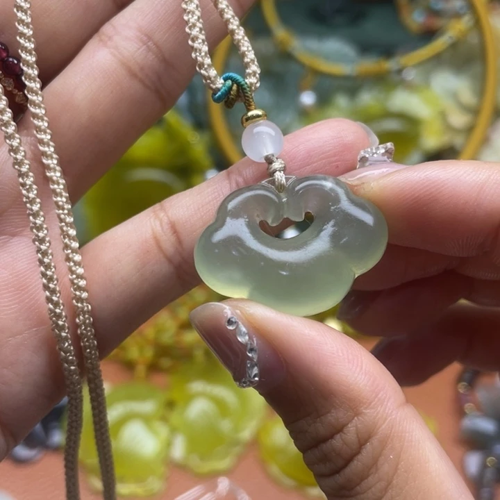 蛇纹石玉未镶嵌吊坠