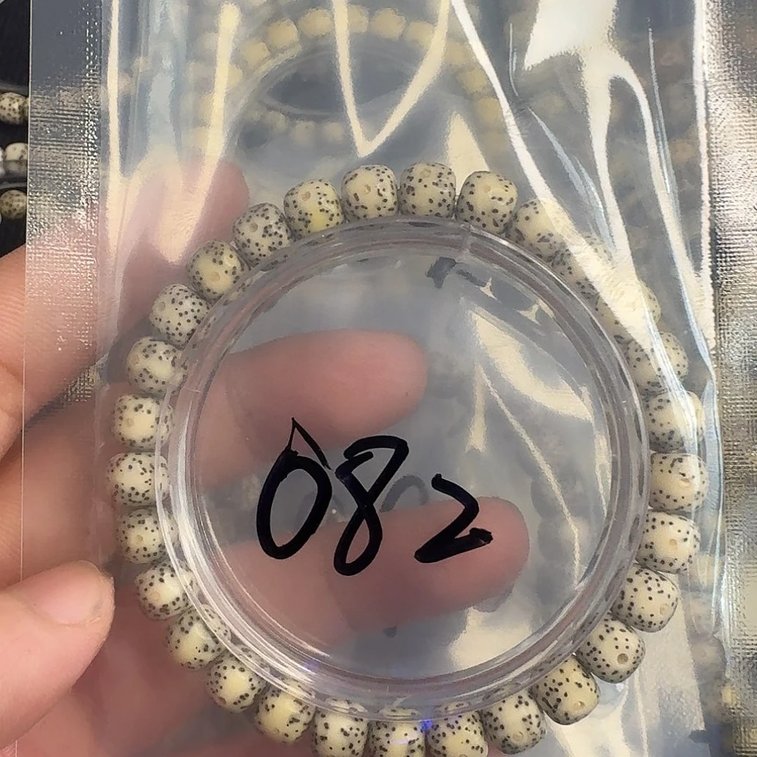 手串星月菩提骨刺白082