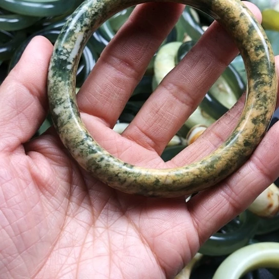 蛇纹石玉手镯未镶嵌等*.