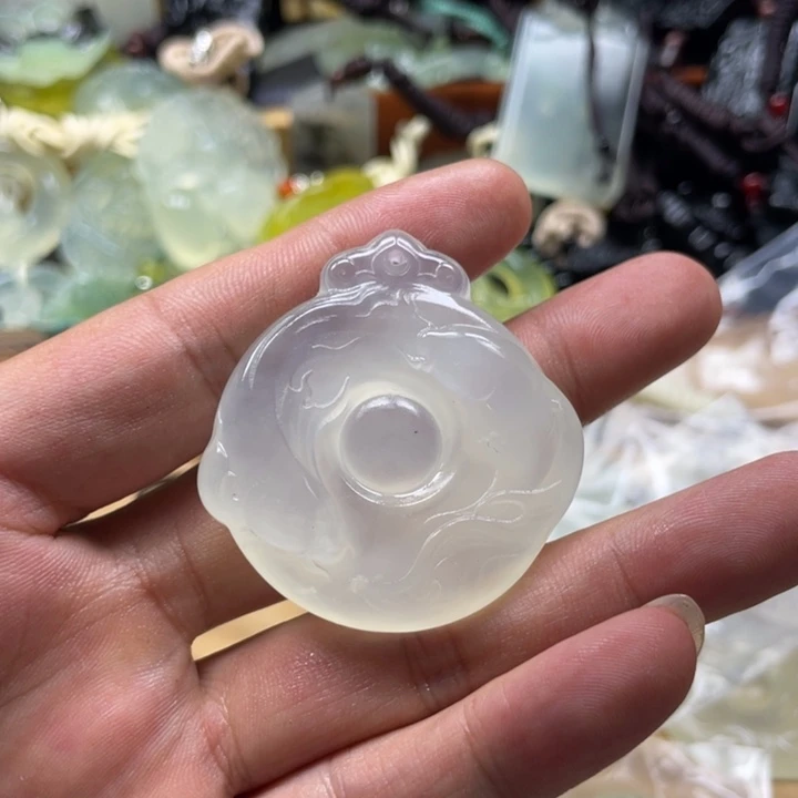 咦***！蛇纹石玉未镶嵌颈饰
