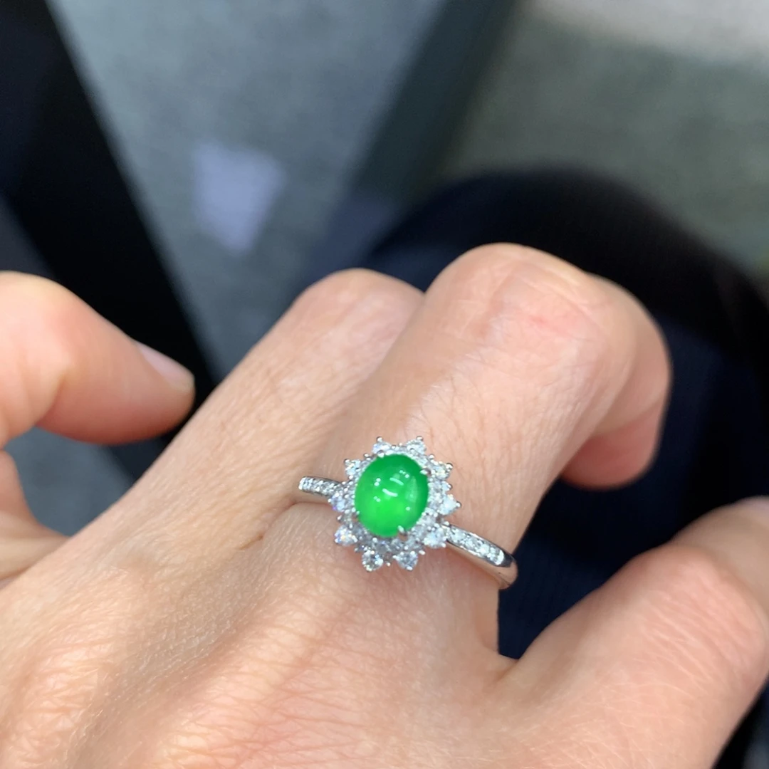 翡翠18K金镶嵌戒指