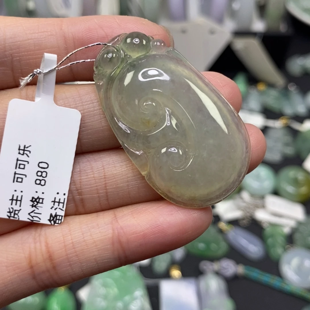 翡翠未镶嵌颈饰挂件