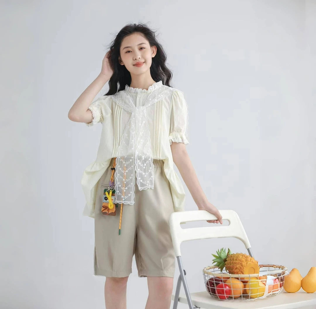 中大童女童套装2025年夏季宽松拼接荷叶边甜美上衣白色时尚中裤