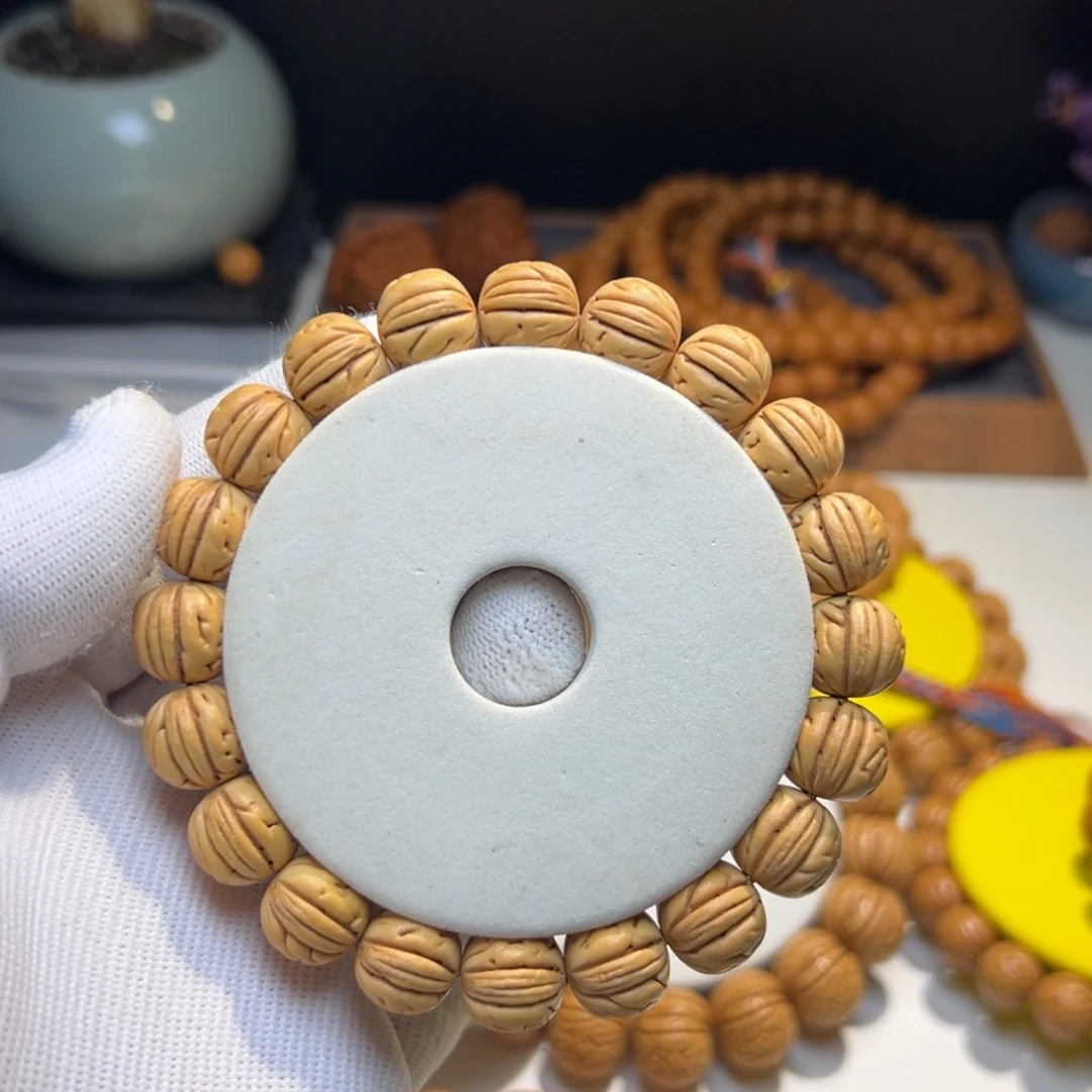 谦***手桃核手串盘锦肌肉