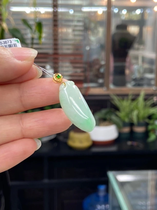 18k天然缅甸翡翠吊坠