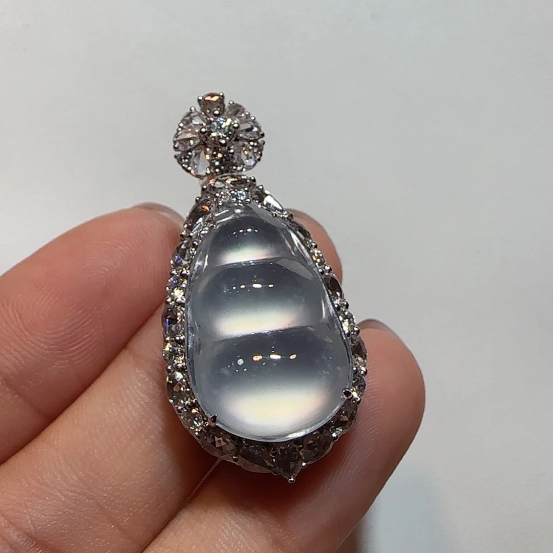 苏***北翡翠18K金镶嵌吊坠(不含链)福豆