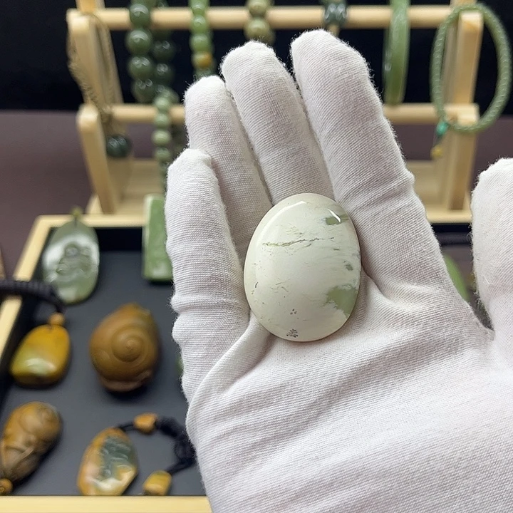 岫岩老玉（透闪石质玉）未镶嵌颈饰