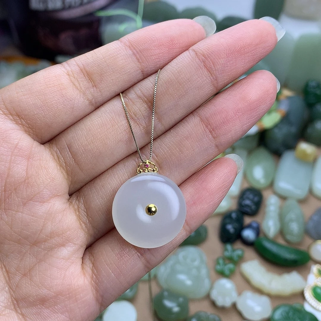 和田玉18K金镶嵌颈饰