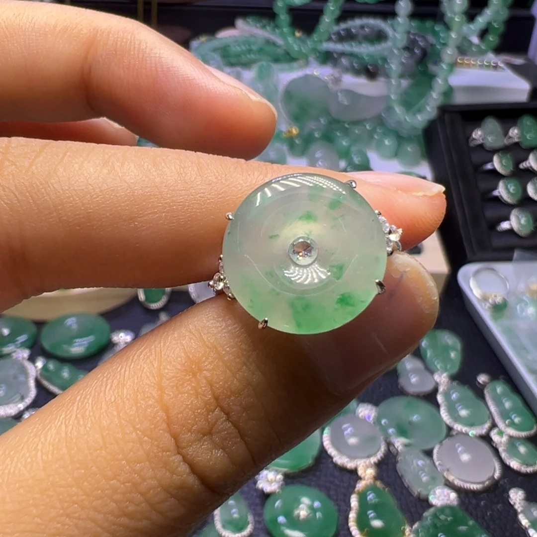 石英质玉未镶嵌颈饰