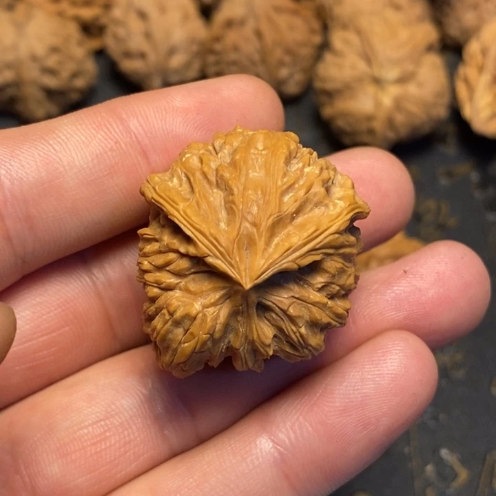 文玩核桃吊坠巍**敌文玩核桃异形单只