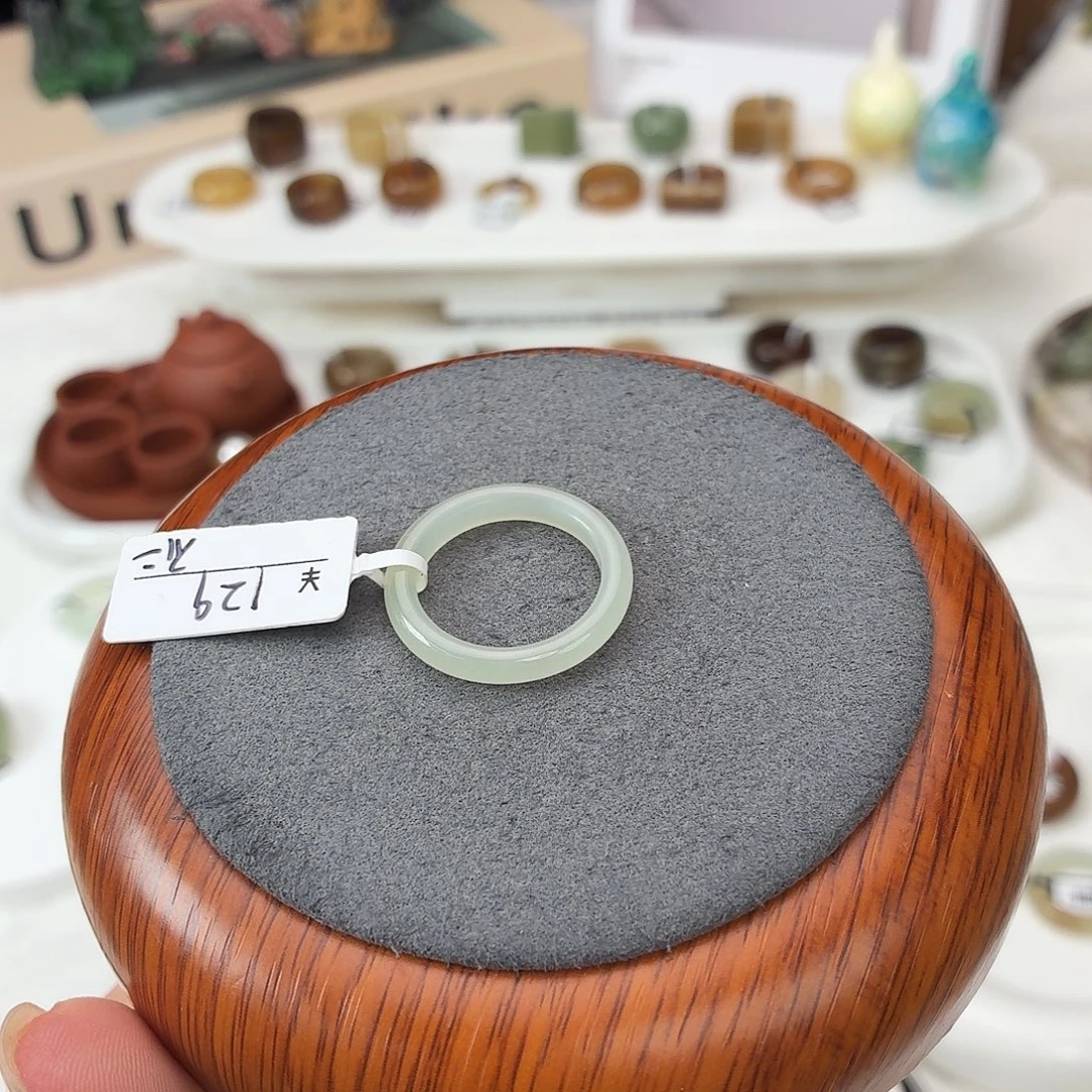 未镶嵌戒圈和田玉F147冰白圆条18.4不退换