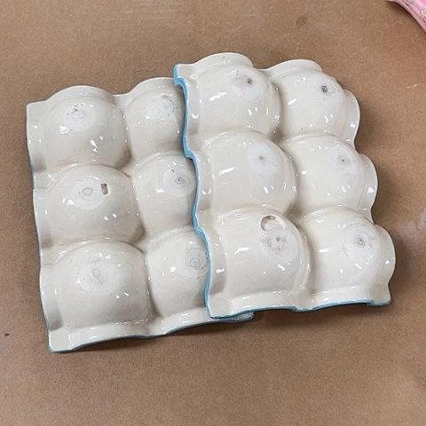 微瑕不能明火口径17高度2爱****姐，底部有缺瓷2个鸡蛋