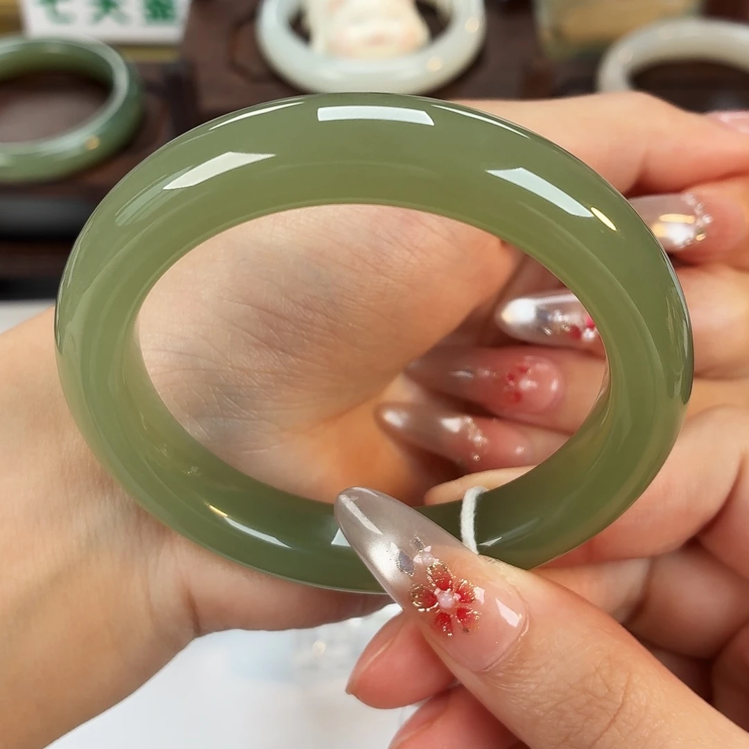 和田玉未镶嵌手镯