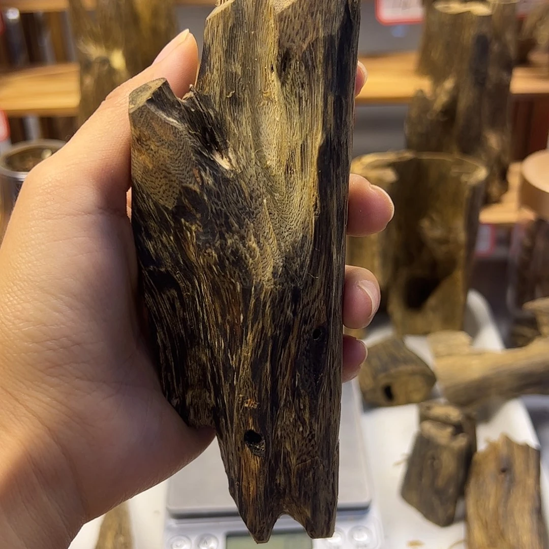 沉香沉香碎屑乌身圆叶 102.9克 熏香或小摆