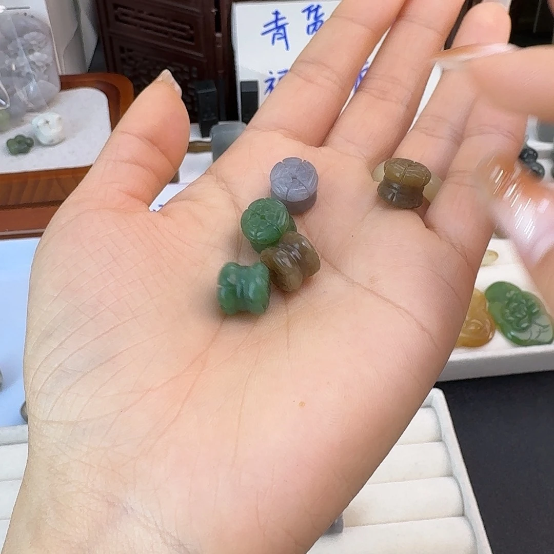执***）和田玉未镶嵌珠宝半成品