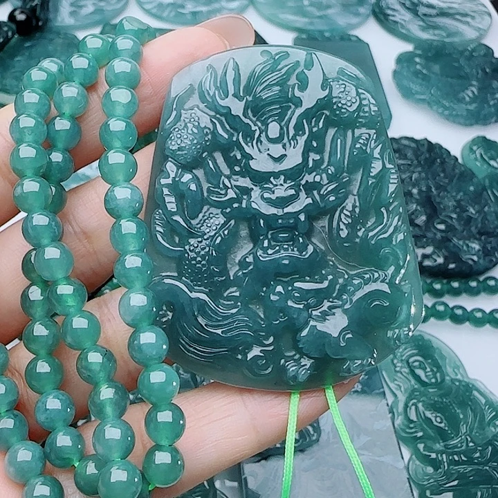 翡翠未镶嵌颈饰多样性发货天然的A货翡翠