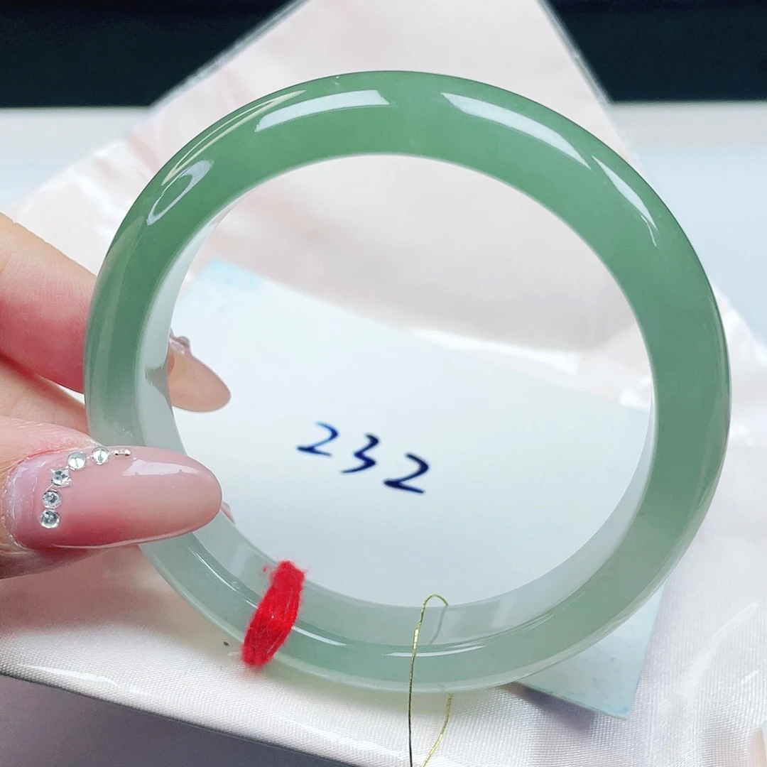 翡翠未镶嵌手镯正圈56+