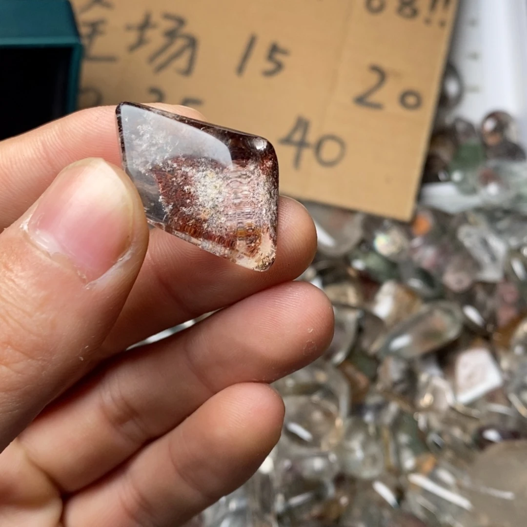 未镶嵌颈饰水晶不**?水晶
