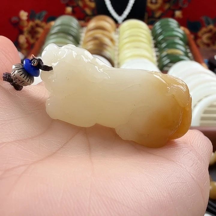 和田玉（糖玉）未镶嵌颈饰