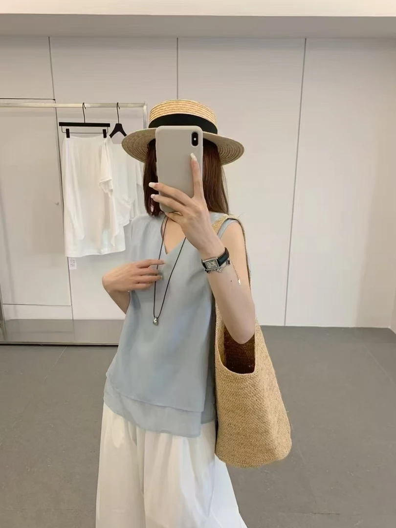 《蝶雨》2025蓉蓉家夏季新款法式设计感v领宽松背心女扭结无袖衬衫