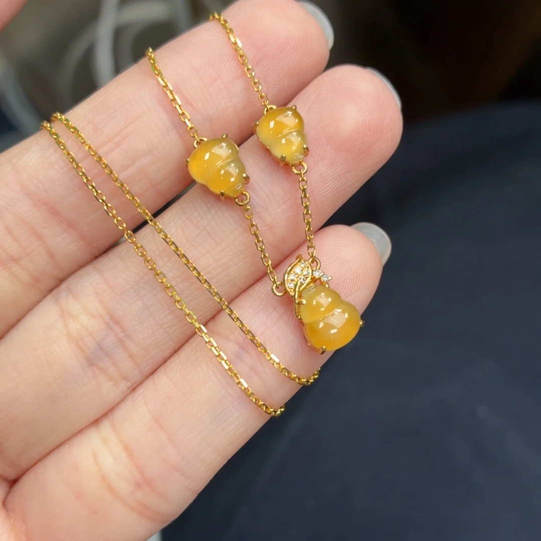 翡翠18K金镶嵌颈饰