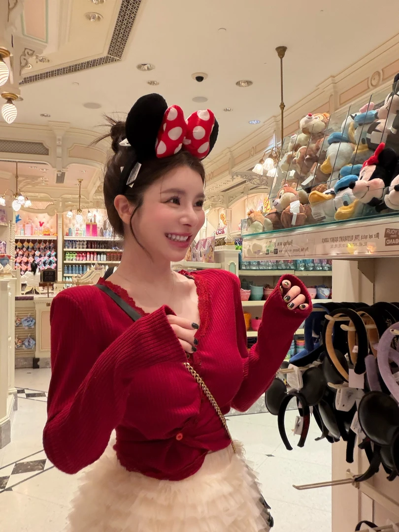 【HuiHui】东大门新款错扣不规则针织设计感上衣女带垫肩（D0184）