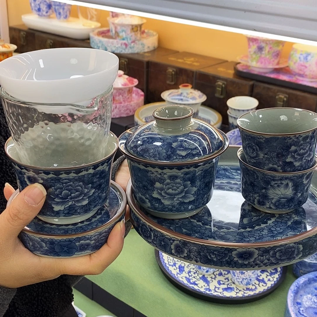 盖碗里的水煮开后放入