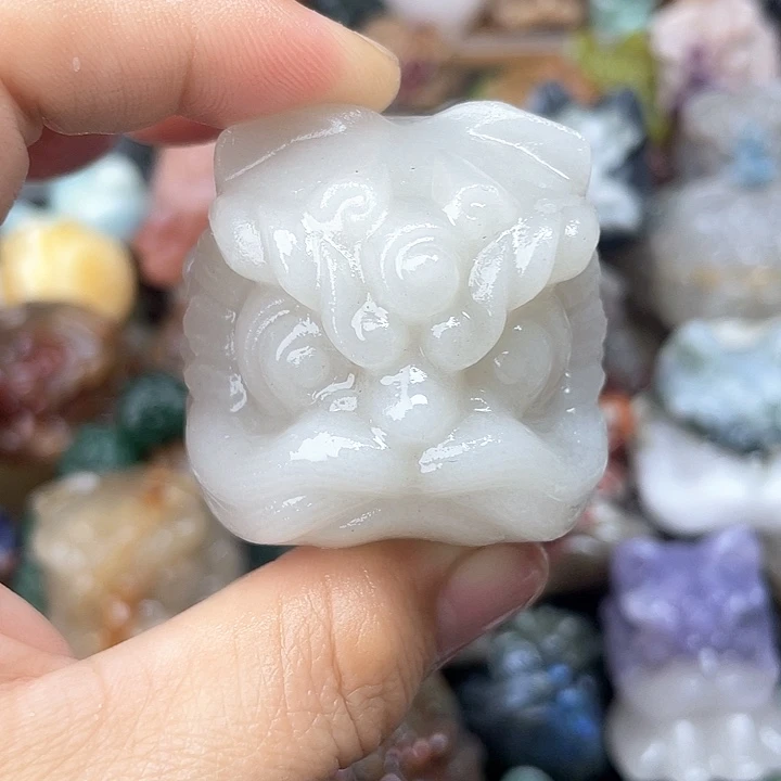 未镶嵌醒狮石英岩玉