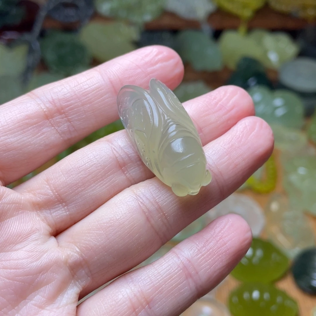 蛇纹石玉未镶嵌吊坠